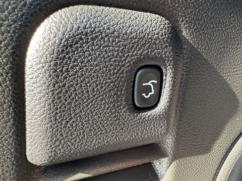 Used 2022 Jeep Grand Cherokee Laredo X image 40