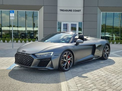 Used 2022 Audi R8 V10 w/ Carbon Exterior Package RWD image 1