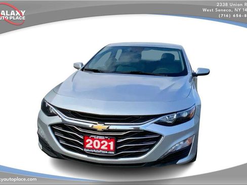 Used 2021 Chevrolet Malibu LT image 2