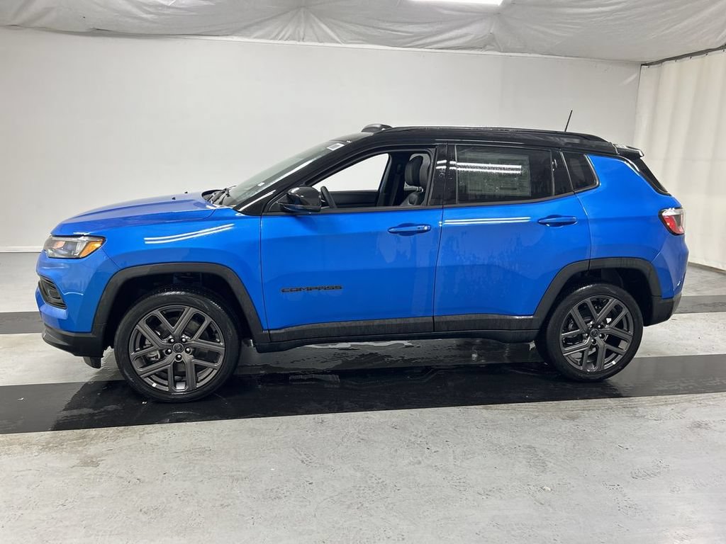 New 2025 Jeep Compass Limited w/ Sun & Sound Group AWD/4WD image 5