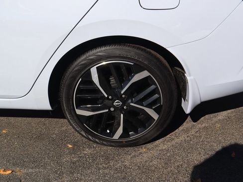 New 2025 Nissan Versa SR w/ Trunk Package image 9