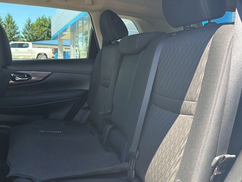 Used 2019 Nissan Rogue SV AWD/4WD image 16