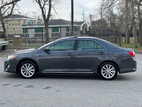 Used 2012 Toyota Camry XLE w/ Leather Pkg FWD image 4