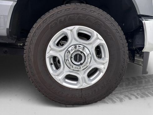 Used 2025 Ford F350 XLT w/ FX4 Off-Road Package image 25