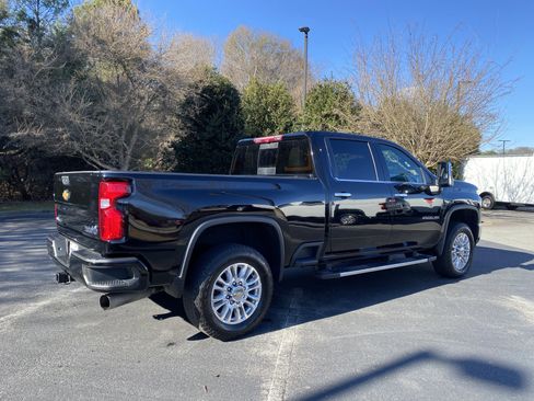 Used 2023 Chevrolet Silverado 2500 High Country w/ Z71 Off-Road Package image 9
