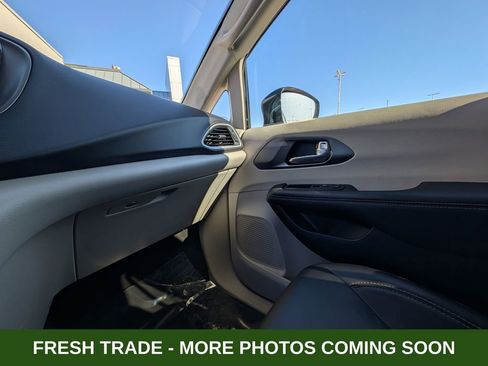 Used 2024 Chrysler Pacifica Touring-L image 32