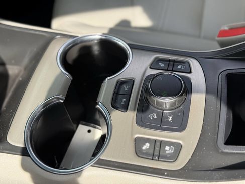 Used 2022 GMC Terrain Denali w/ Denali Premium Package AWD/4WD image 13