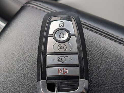 Used 2022 Ford Explorer XLT w/ Equipment Group 202A AWD/4WD image 34