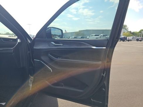 Used 2023 Jeep Grand Cherokee Overland w/ Luxury Tech Group IV image 31