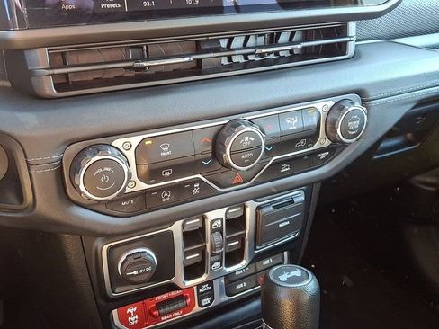 Used 2024 Jeep Wrangler Unlimited Rubicon image 15