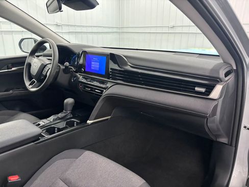 Used 2025 Toyota Camry LE FWD image 36