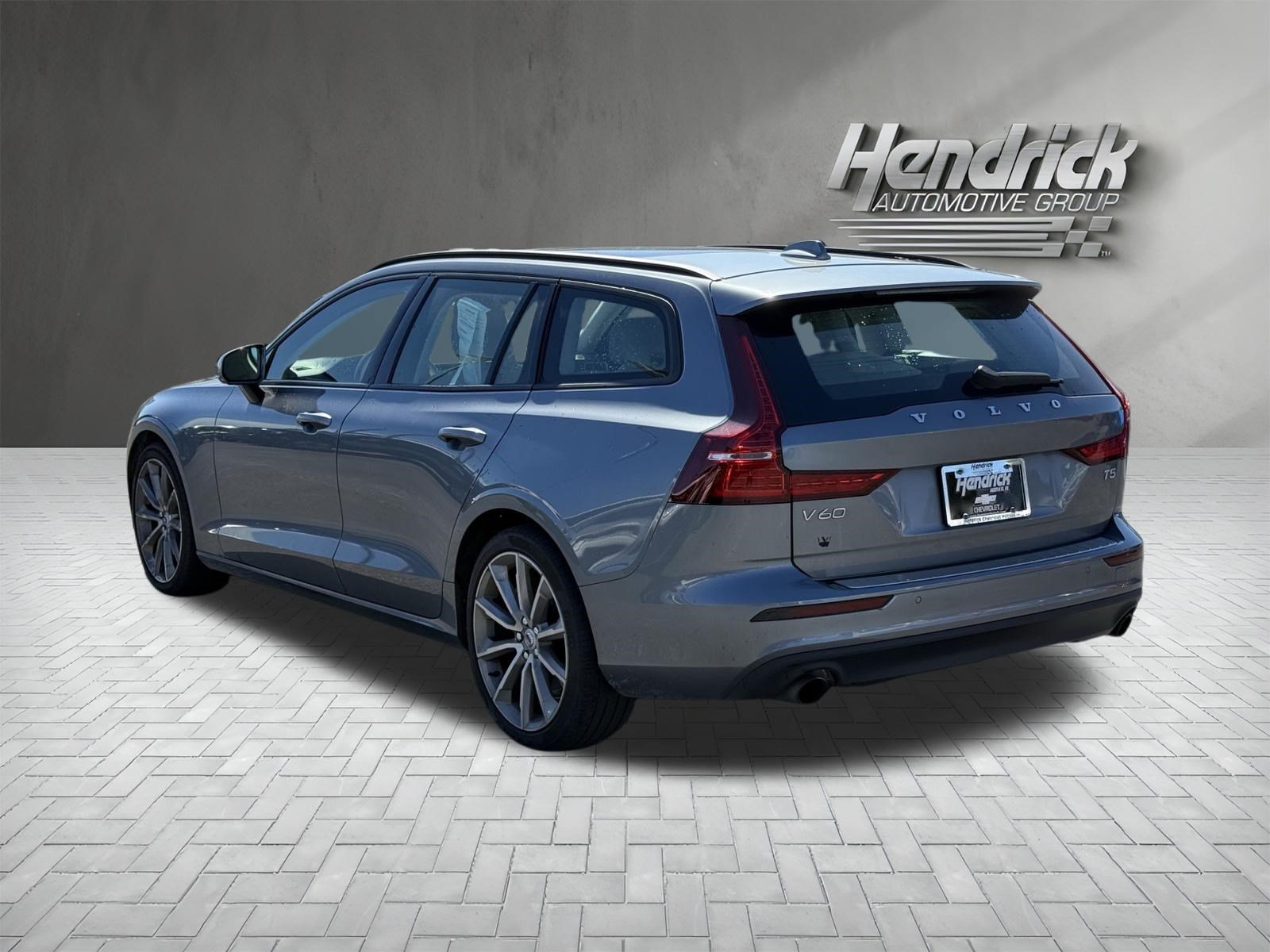 Used 2021 Volvo V60 T5 Momentum w/ Premium Package FWD image 9