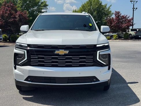 Used 2025 Chevrolet Suburban High Country AWD/4WD image 8