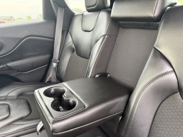 Used 2021 Jeep Cherokee Latitude Plus AWD/4WD image 24