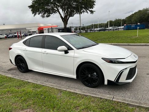 Used 2025 Toyota Camry SE FWD image 8