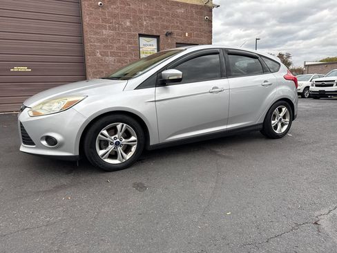 Used 2014 Ford Focus SE w/ SE Winter Package image 2