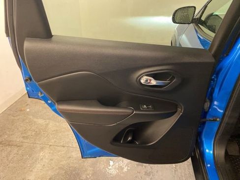 Used 2022 Jeep Cherokee Trailhawk image 22