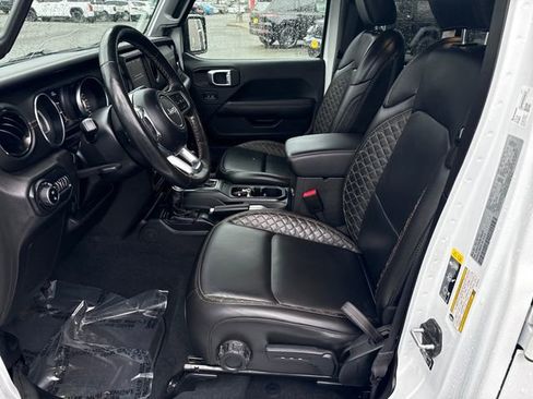 Used 2022 Jeep Gladiator Overland image 14