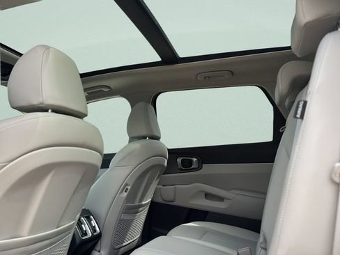 Used 2024 Kia Sorento S w/ Panoramic Sunroof Package FWD image 16