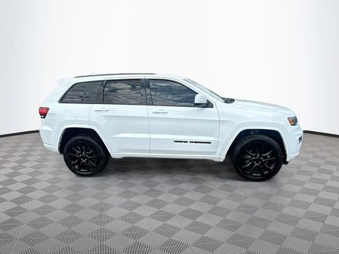 Used 2018 Jeep Grand Cherokee Altitude image 5