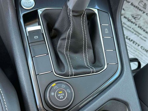 New 2024 Volkswagen Tiguan SE image 27