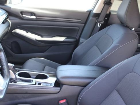 Used 2024 Nissan Altima 2.5 SV w/ SV Premium Package FWD image 30