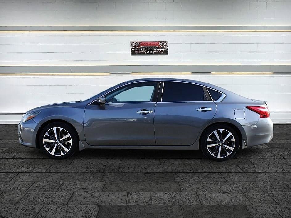 Used 2016 Nissan Altima 2.5 SR FWD image 1