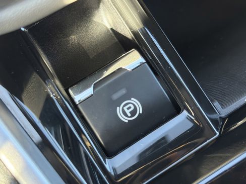 Certified 2025 Subaru Outback Onyx Edition image 28