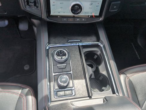 Used 2024 Ford Expedition Limited AWD/4WD image 14