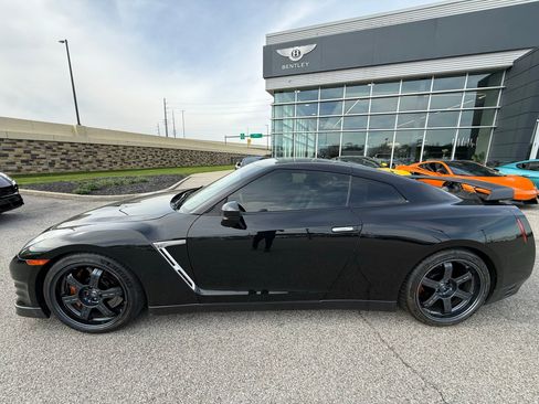 Used 2015 Nissan GT-R Black Edition image 10
