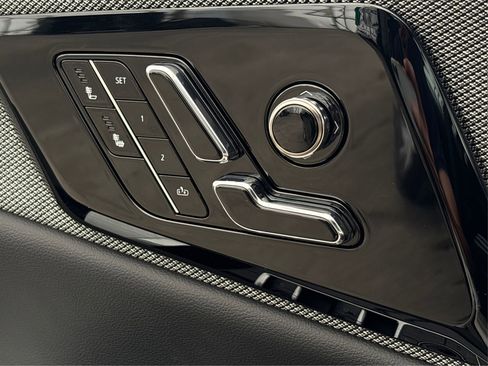 New 2025 Cadillac Optiq Luxury 1 image 32