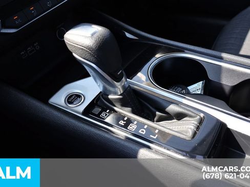 Used 2024 Nissan Altima 2.5 SV FWD image 31