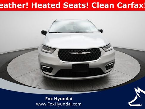 Used 2024 Chrysler Pacifica Touring-L image 11