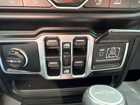 Used 2021 Jeep Gladiator Overland image 20