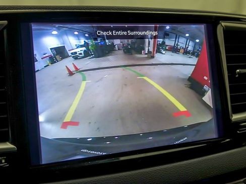 Used 2023 Chrysler Pacifica Touring-L image 19