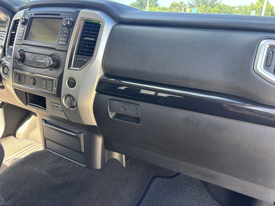 Used 2019 Nissan Titan SV RWD image 19