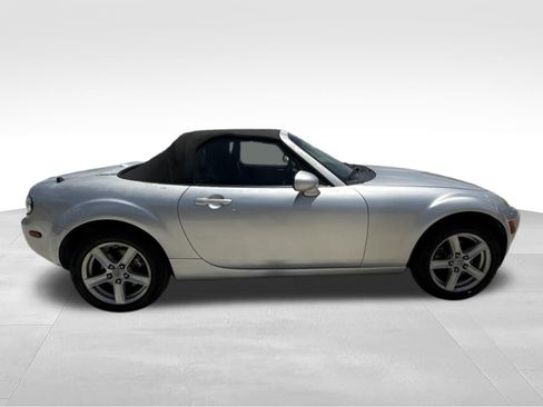 Used 2006 MAZDA MX-5 Miata Touring RWD image 4