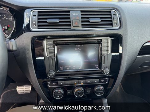 Used 2017 Volkswagen Jetta GLI image 7