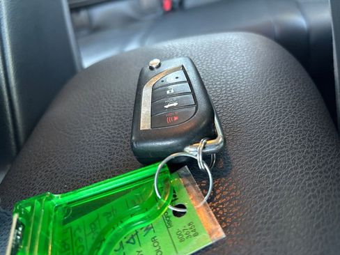 Used 2022 Toyota Camry SE image 27