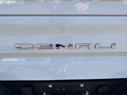 Used 2023 GMC Sierra 1500 Denali w/ Technology Package AWD/4WD image 18