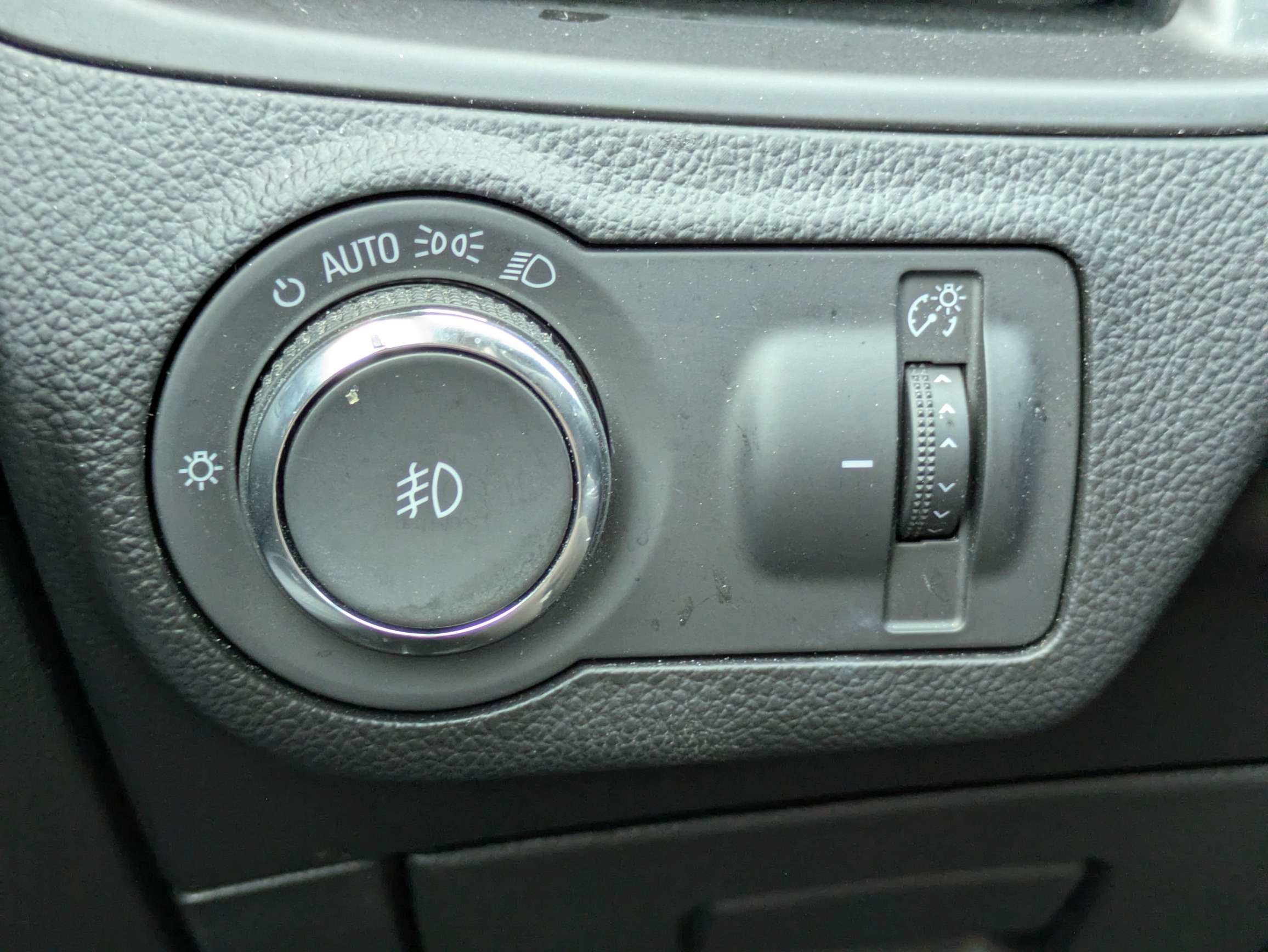 Certified 2020 Buick Envision Essence FWD image 13