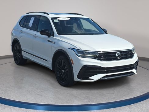 Used 2022 Volkswagen Tiguan SE R-Line AWD/4WD image 3