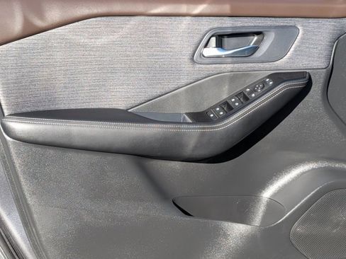 Certified 2023 Nissan Rogue SV image 12