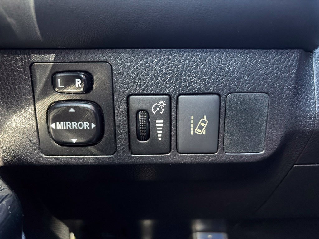 Used 2016 Toyota RAV4 Limited AWD/4WD image 32