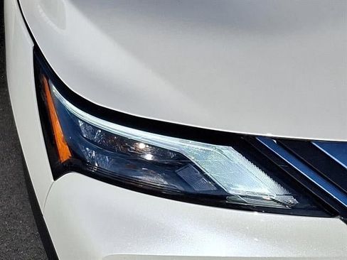 Certified 2023 Nissan Rogue SV image 9