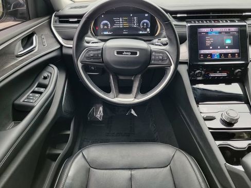 Certified 2022 Jeep Grand Cherokee L Limited AWD/4WD image 32