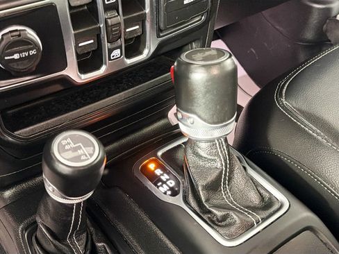 Used 2021 Jeep Wrangler Unlimited Sahara w/ Uconnect 4C Nav & Sound Group AWD/4WD image 17