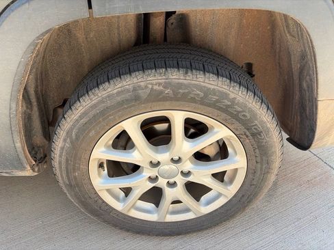 Used 2014 Jeep Cherokee Latitude FWD image 11