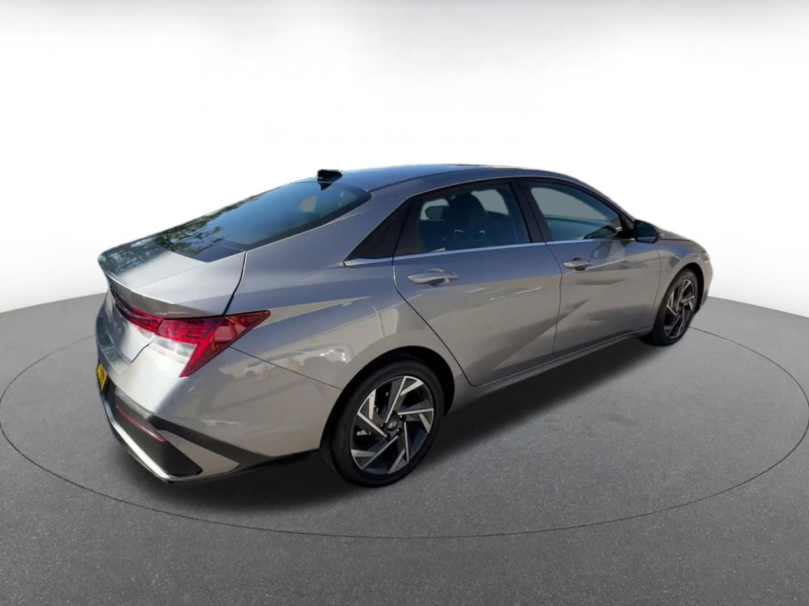 Used 2025 Hyundai Elantra Limited FWD image 13