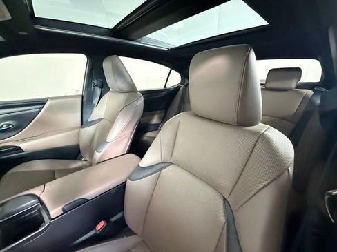 Used 2022 Lexus ES 350 w/ Premium Package FWD image 5